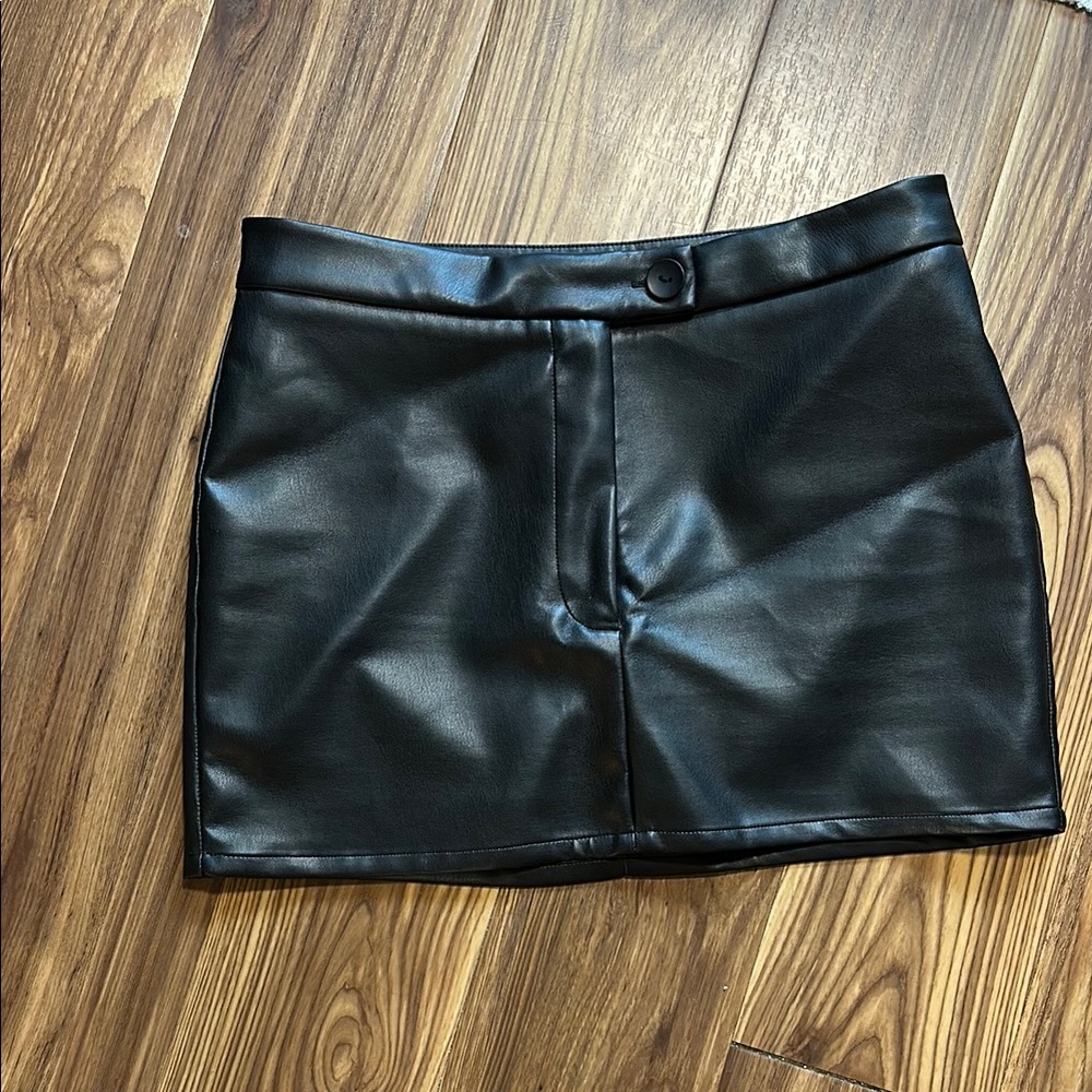 Black Mini Skirt faux leather size medium